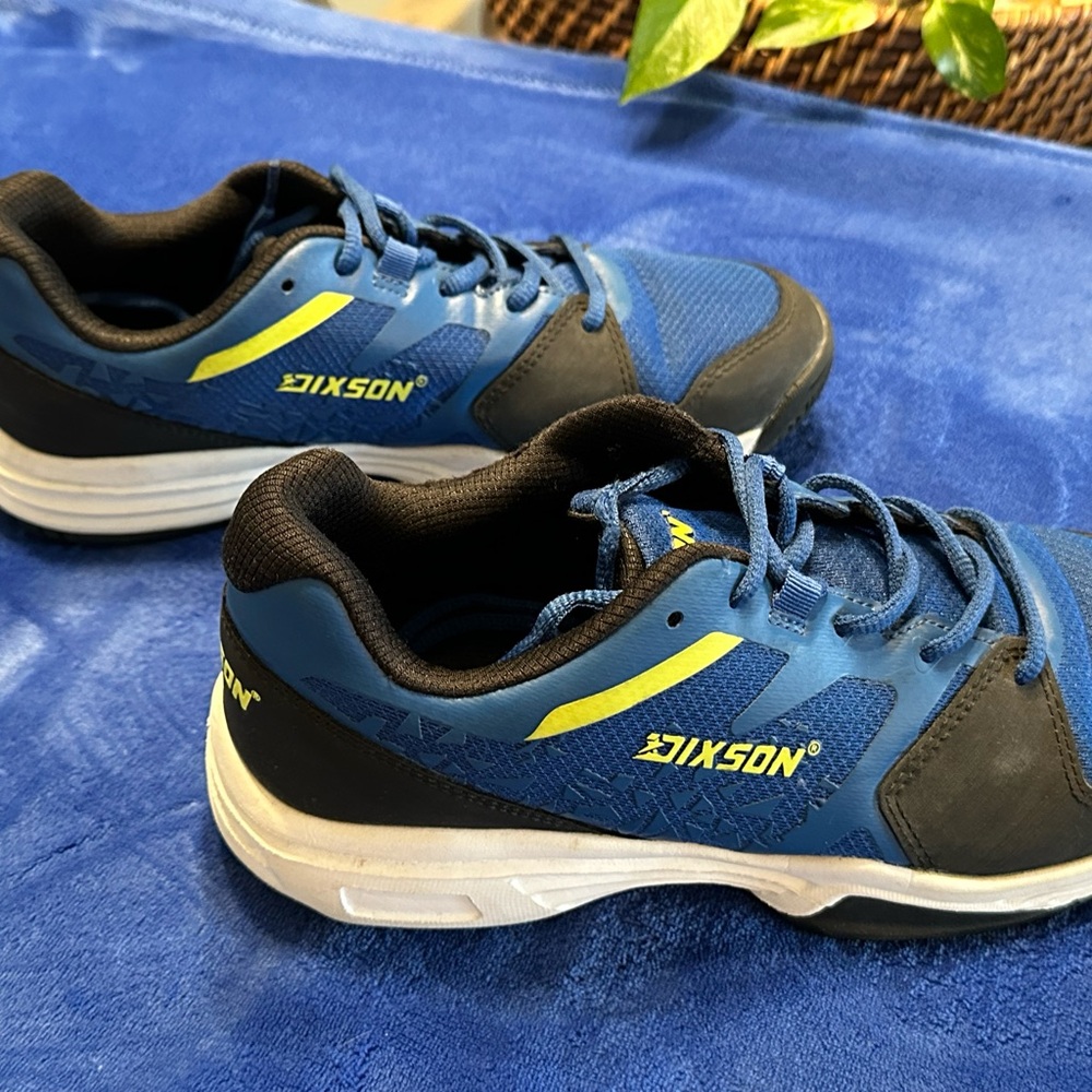 DIXXON Men’s Blue and Yellow Athletic Sneakers